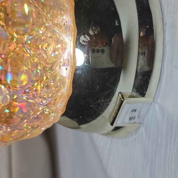 Bath & Body Word Pineapple Shaped Glass Candle Holder. - Picture 3 of 4